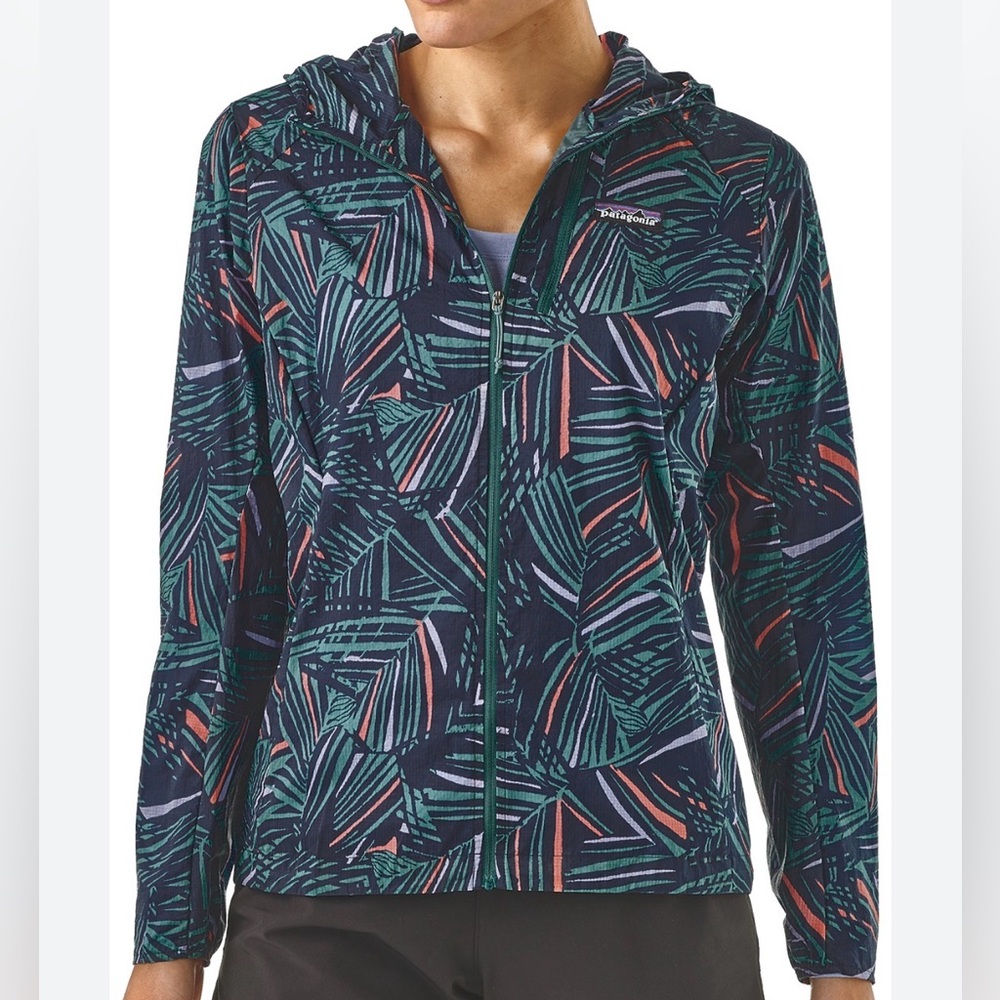Patagonia Women’s Houdini Windbreaker Jacket in Rain Fern Multi Classic Navy